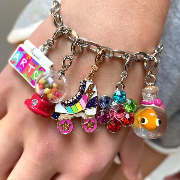 Gold Rollerskate Charm - Image 3